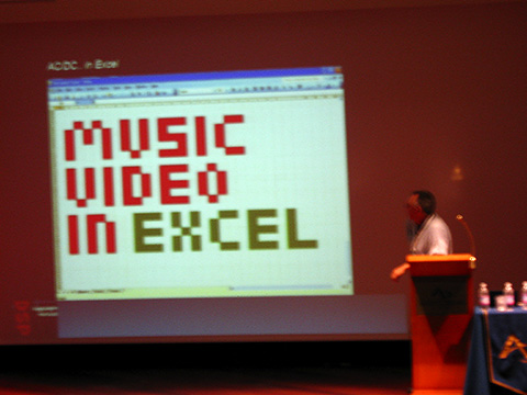 Figura 1 - Roberto Venturini e il "wow factor": un video degli AC/DC realizzato tramite Excel!