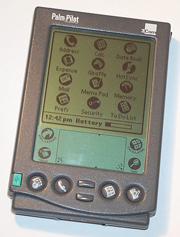 Figura 1 - Il Palm Pilot Professional: perla sua epoca (1997) era il top. Ma ci vorranno altri dieci anni per arrivare alla maturità del mercato che ha reso possibile l'avvento di iPhone.