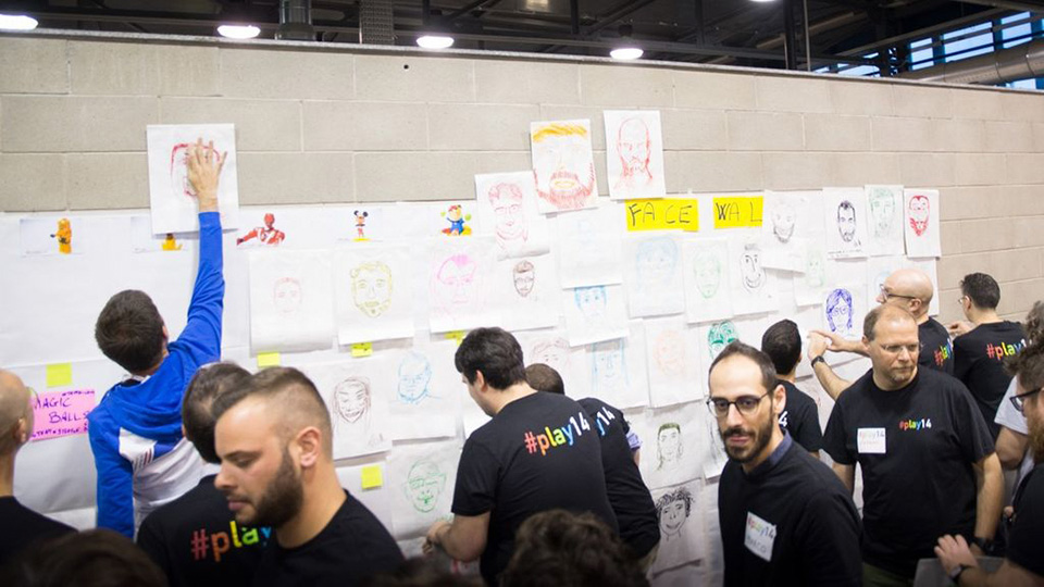 Una volta completato il programma nel marketplace, si scopre che molte sono le sessioni interattive, tanti i lavori in gruppo, innumerevoli i giochi di squadra.