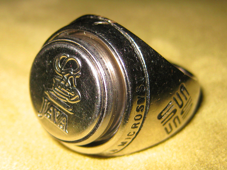 Tanto tempo fa, in una galassia lontana lontana… il Java Ring. Qualcuno l’ha anche messo al dito.