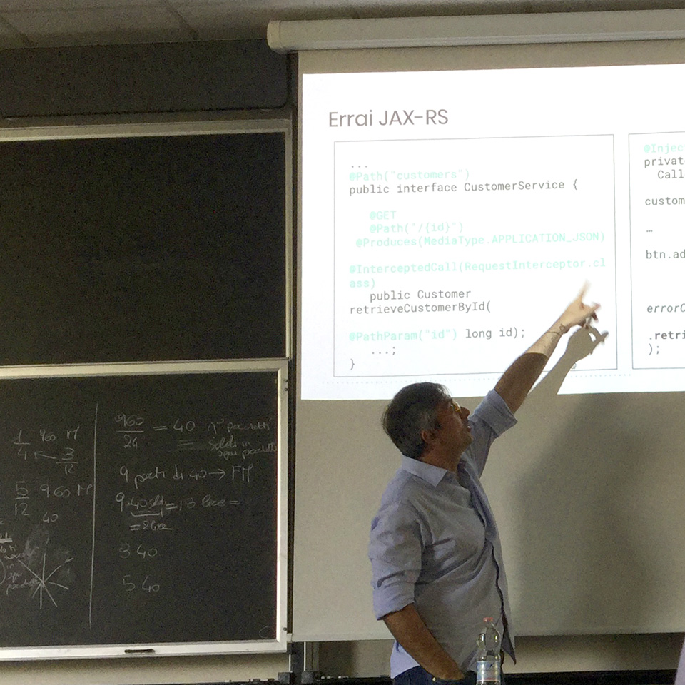 Alberto Mancini ha affrontato il tema degli standard per la traduzione del codice backend in codice leggibile dai browser.