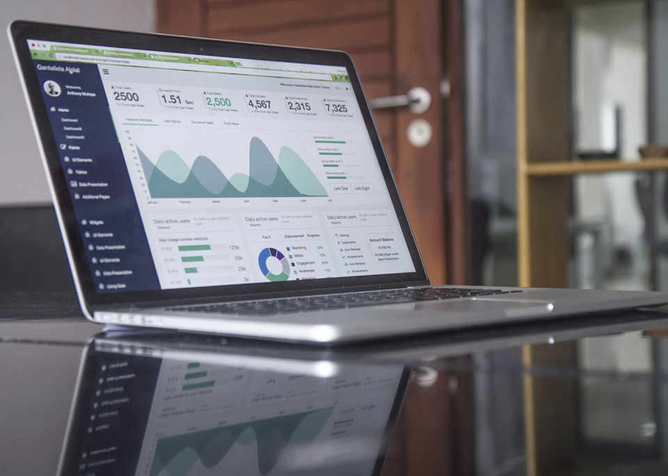 Figura 1 - Big Data (photo by Carlos Muza on Unsplash)